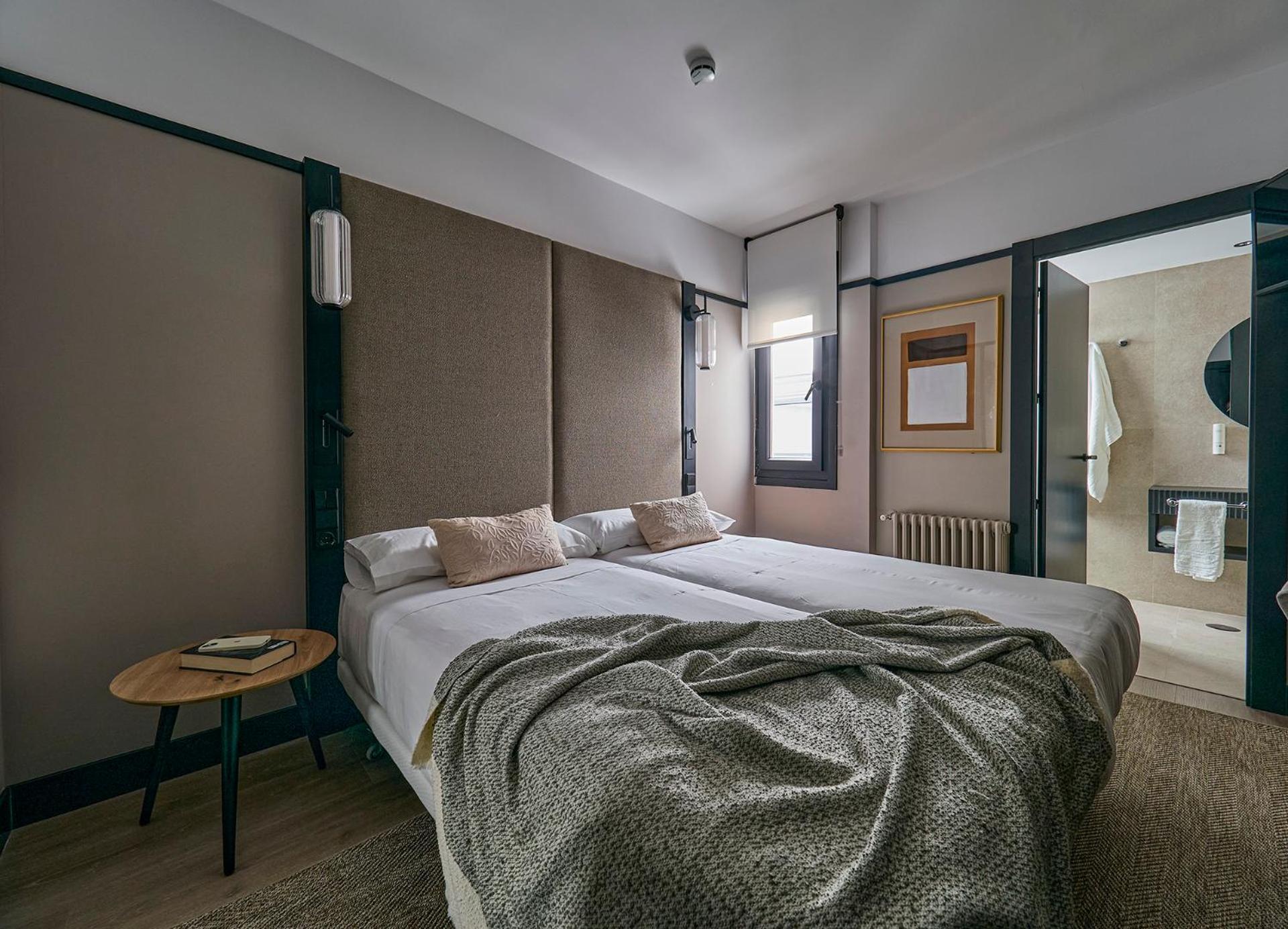 Hotel B48 Opera *